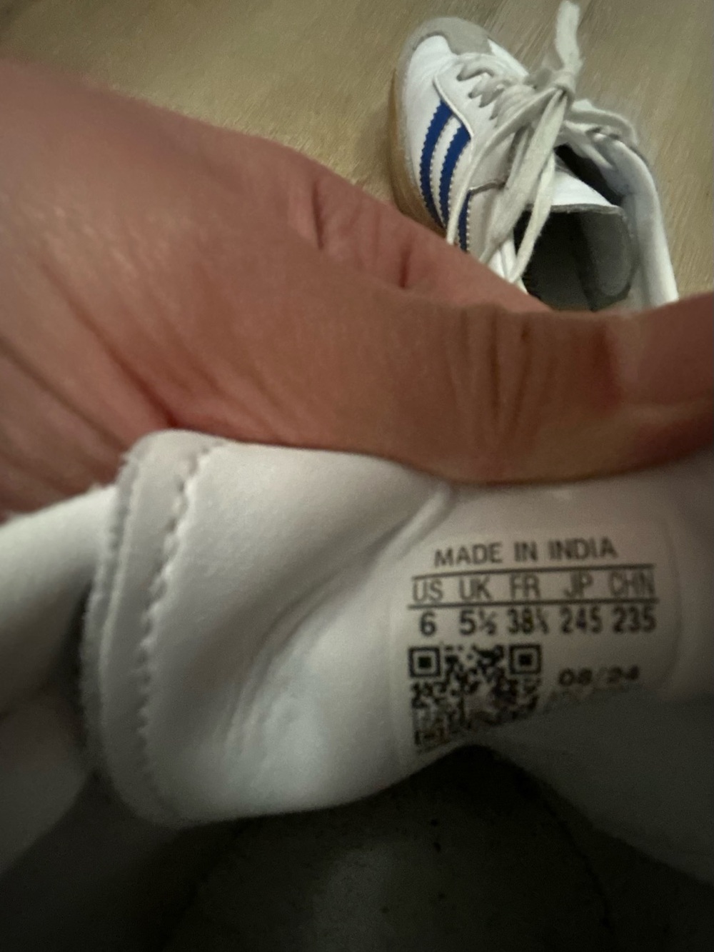 White and Blue Youth Retro Trainer Sneakers. Size 6 - Picture 5 of 5
